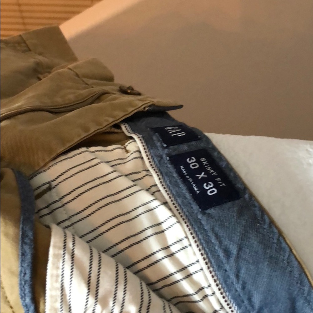 Excellent condition gap khakis - Picture 2 of 2